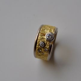 Ring aus Altgold und Brillanten von Kunde.JPG