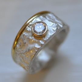 Ring 925 Silber geschmort mit 750 Gelbgolddraht u. Brillant.JPG