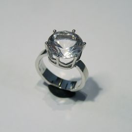 Ring in 925 Silber mit Schweizer Bergkristall in Brillantschliff