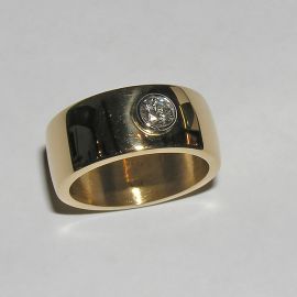 Ring aus Altgold mit Brillant in wg